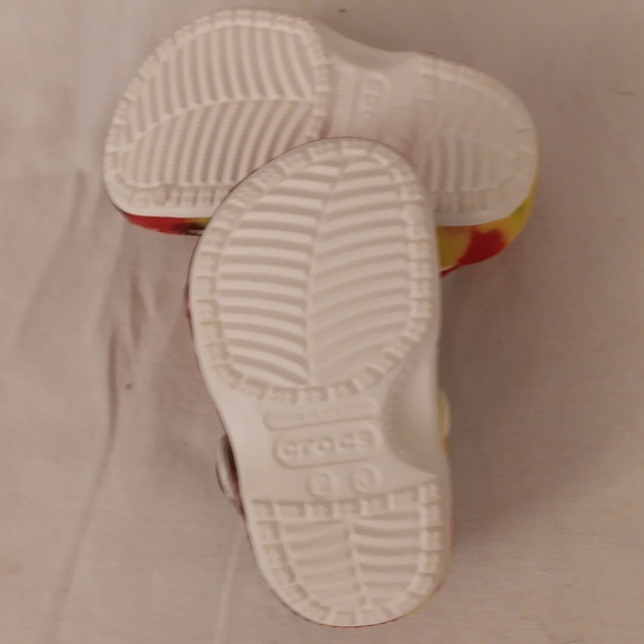 Crocs size 2-3 infants, multicolor, tie-dyed - Picture 3 of 4